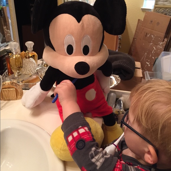 Meet Your Poshers Melinda & Mark - Picture 7 of 8